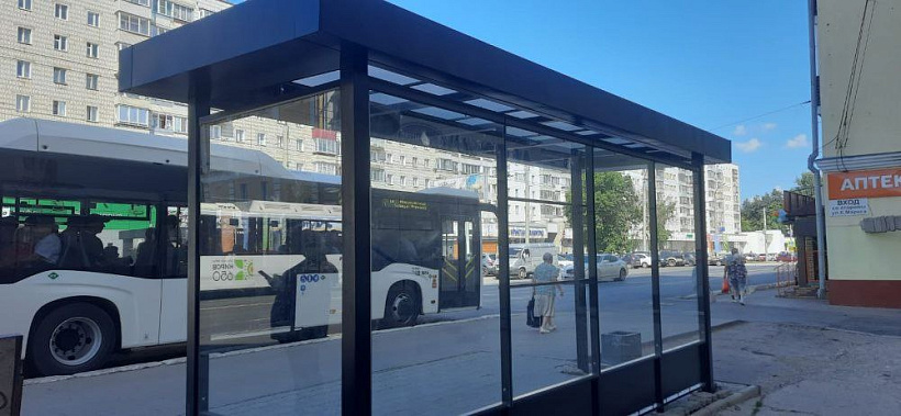 В Кирове на остановках появляются стеклянные павильоны