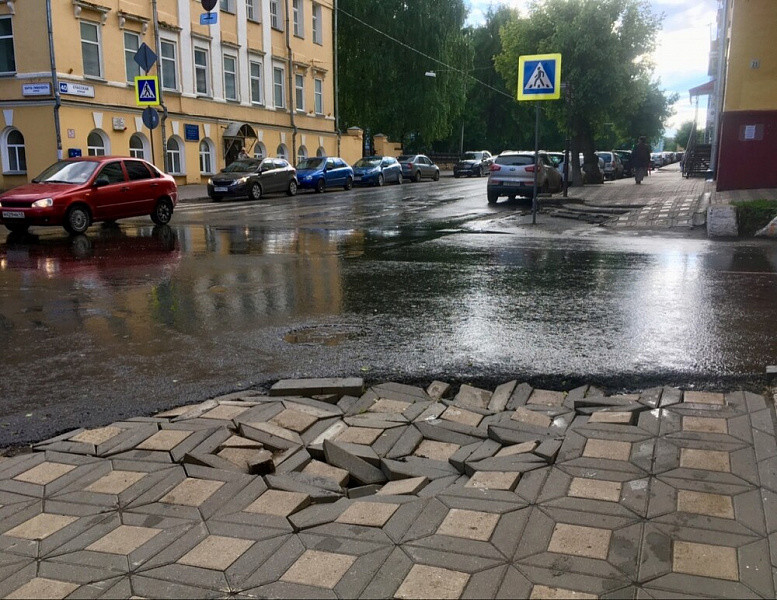 Кировчане могут указать на самые разбитые тротуары 