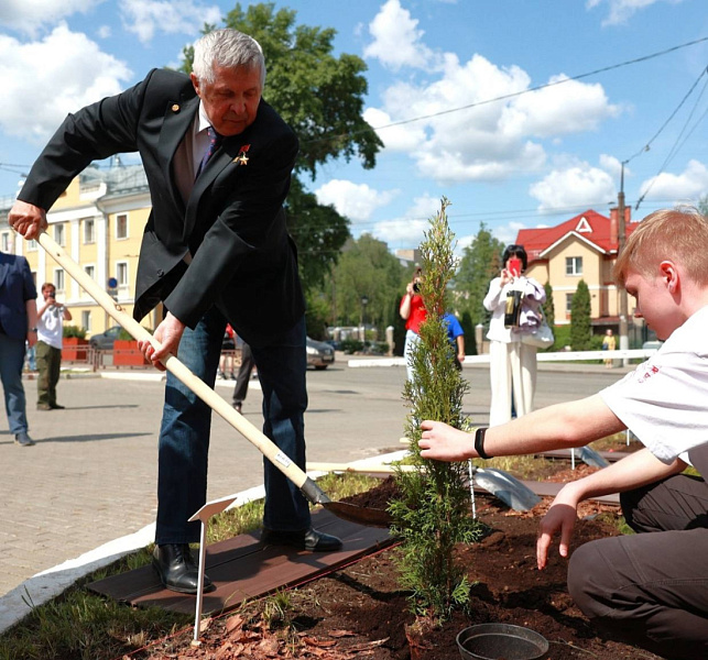 Космическую аллею заложили в Кирове