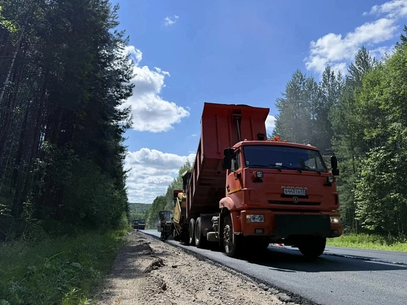 Благодаря нацпроекту ремонтируют дорогу Омутнинск - Песковка - Кирс 