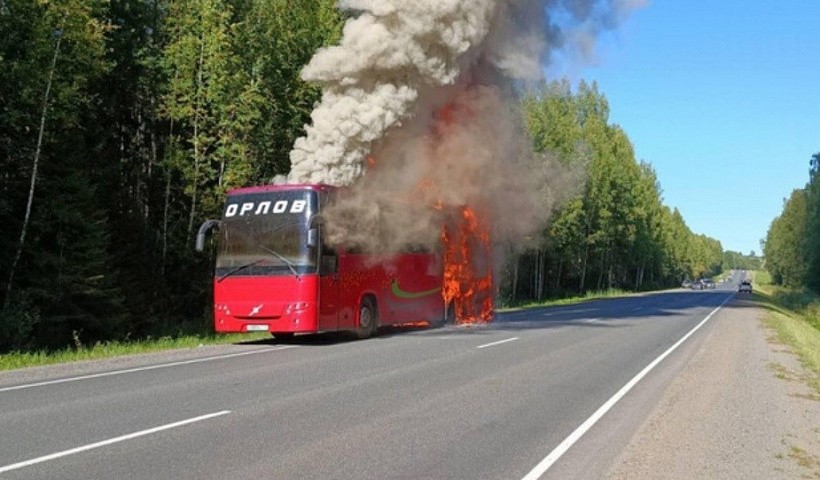 В Юрьянском районе сгорел рейсовый автобус "Киров-Орлов"