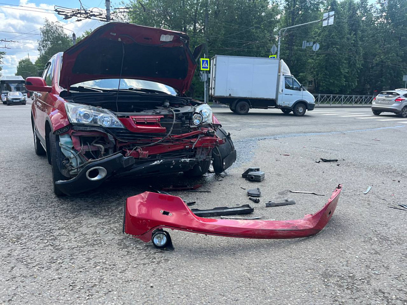 В Кирове столкнулись четыре автомобиля