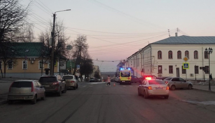 У театра кукол в Кирове сбили девушку