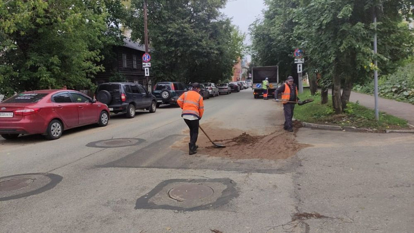 В Кирове восстановят поврежденные из-за непогоды тротуары и дороги