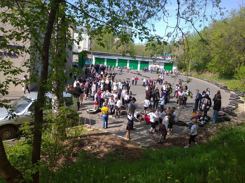 В Кирове из-за анонимных сообщений эвакуируют учеников школ