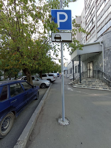 В Кирове пообещали переместить установленные на тротуарах дорожные знаки 