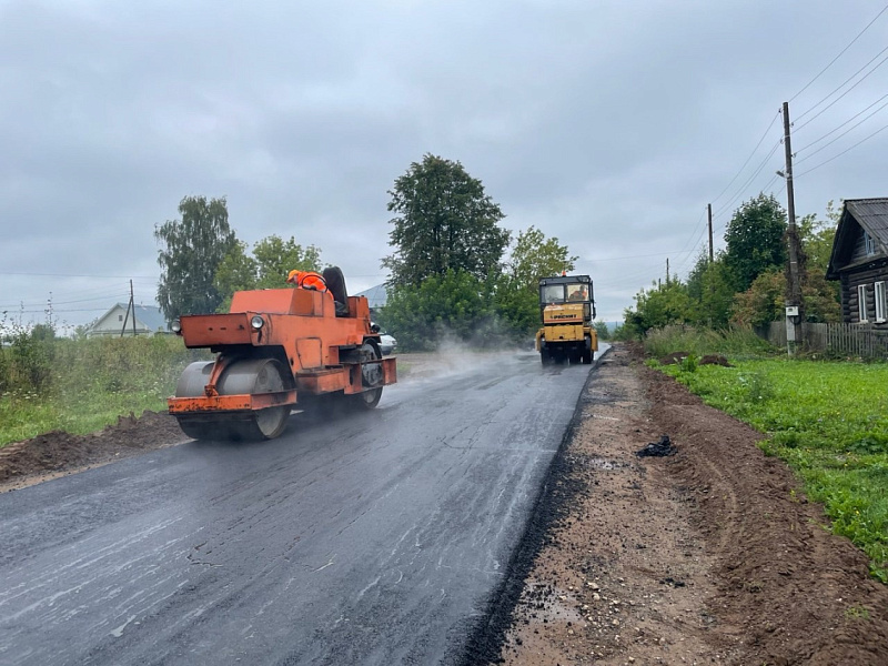 В селе Загарье ремонтируют дорогу по «Дорожному миллиарду»