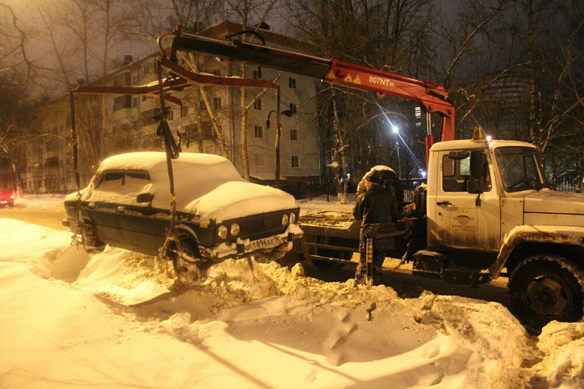 Власти озаботились эвакуацией мешающих уборке снега машин
