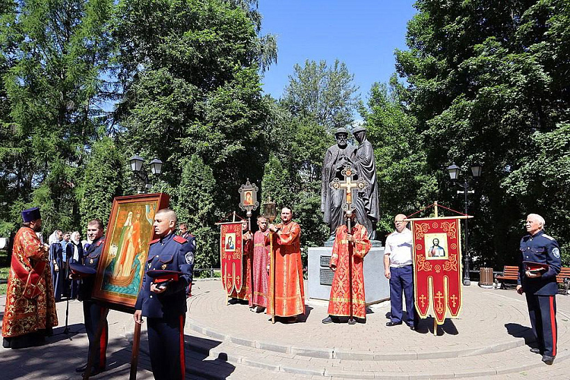 8 июля Крестный ход в Кирове в честь Петра и Февронии