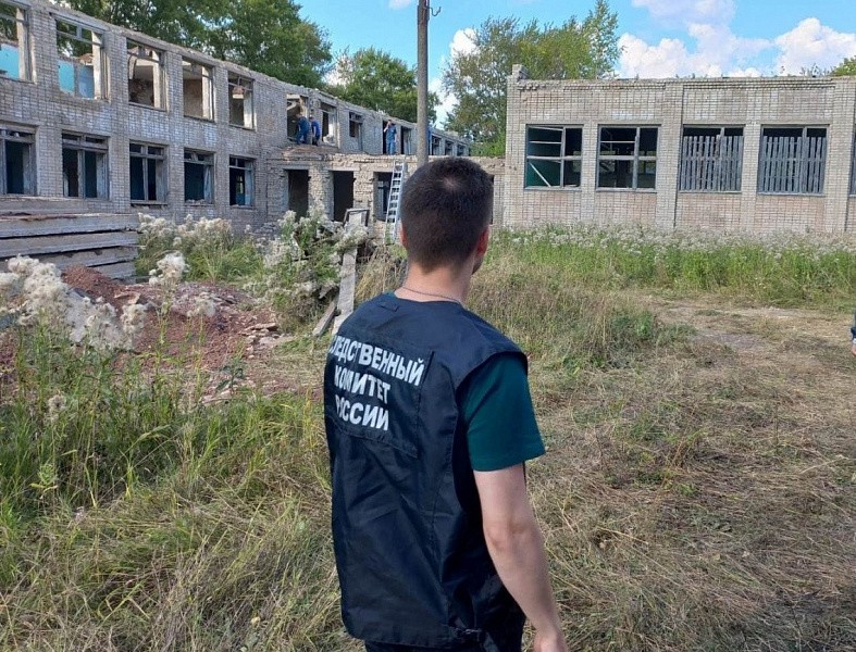 Из-за обрушения бетонной плиты на подростков задержали двух жителей Котельнича