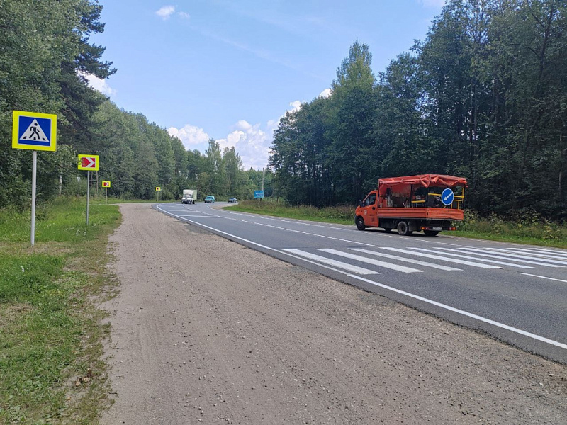 На дорогах Кировской области наносят дорожную разметку