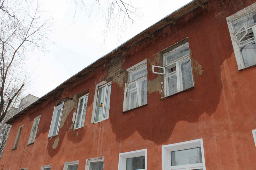 Ремонт крыши одного из кировских домов закончился потопом в квартирах жильцов
