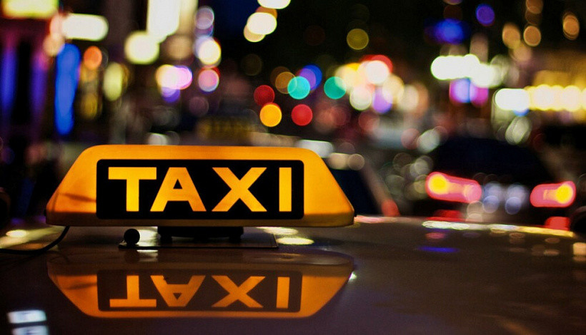 Налоговики начали проверять такси в Кирове