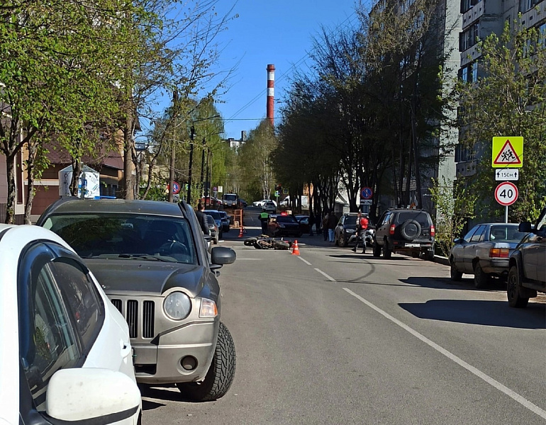В аварии в центре Кирова пострадал мотоциклист