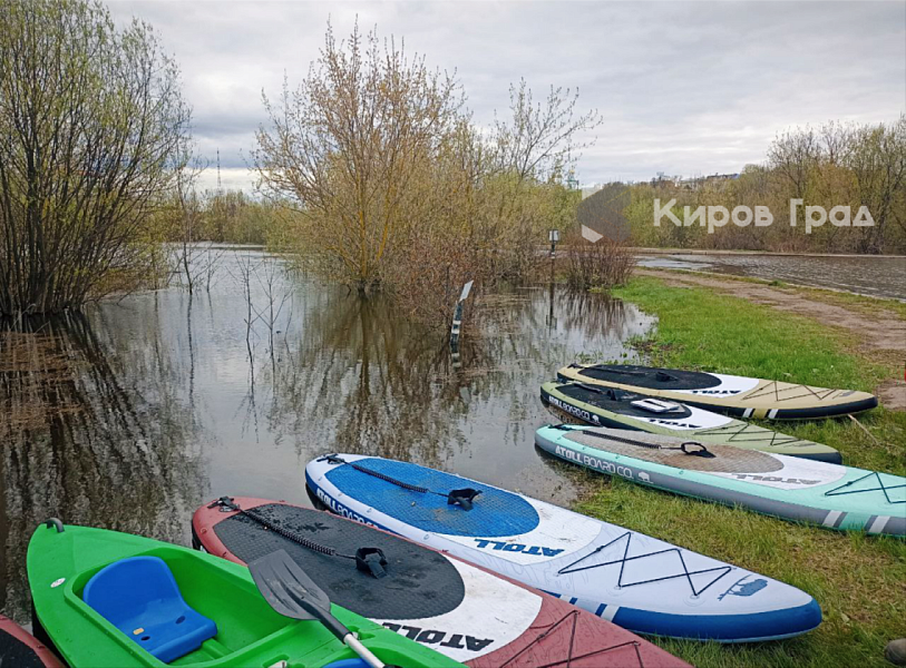 На сапах - по ледяной Вятке: кто отвечает за любителей экстрима?