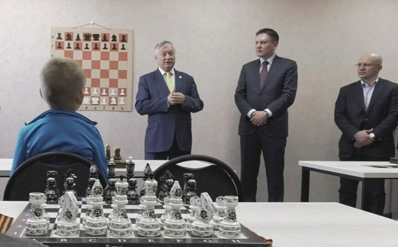 Анатолий Карпов открыл в Кирове шахматную школу
