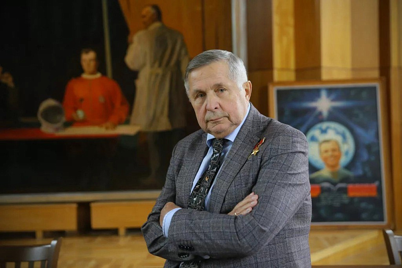 Президент наградил космонавта Виктора Савиных орденом Гагарина