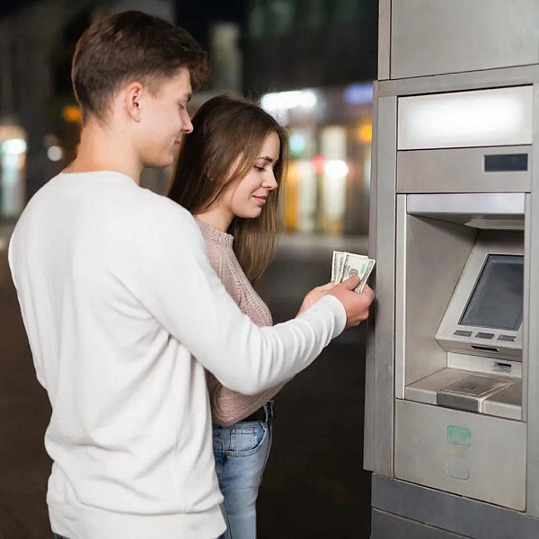 Помощь у банкомата может обернуться уголовным делом