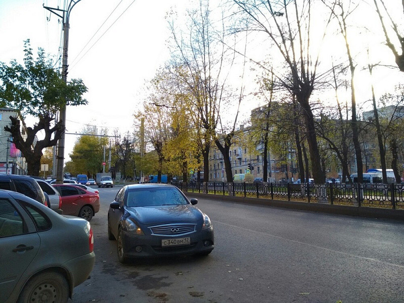 На Октябрьском проспекте выделят полосу для общественного транспорта