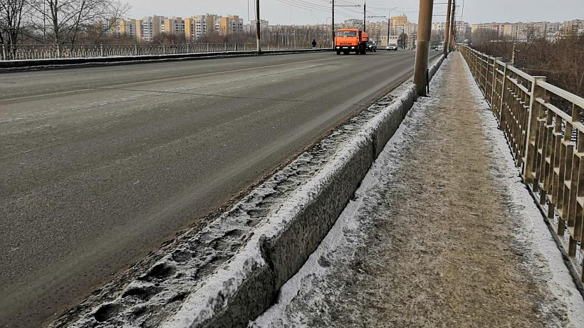 Трещину на мосту на Воровского обещают заделать