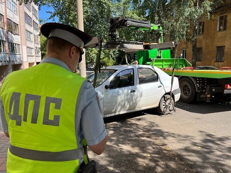 Больше 2200 автомобилистов в Кирове наказали за неправильную парковку