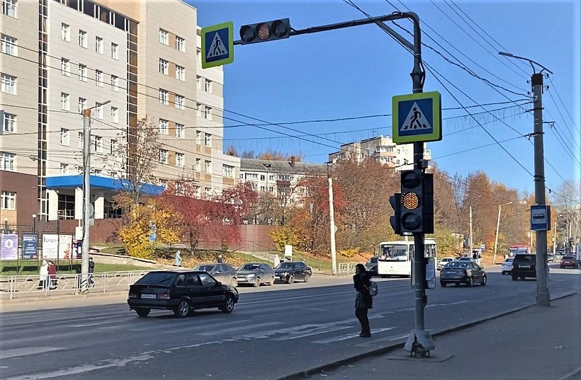 В Кирове напротив налоговой поставили светофор