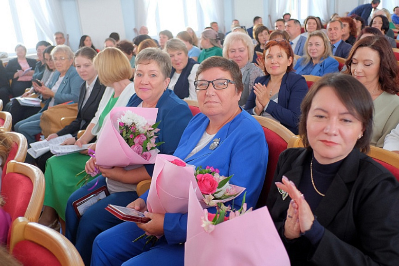 Кировских педагогов будут поощрять за поступивших в местные вузы выпускников