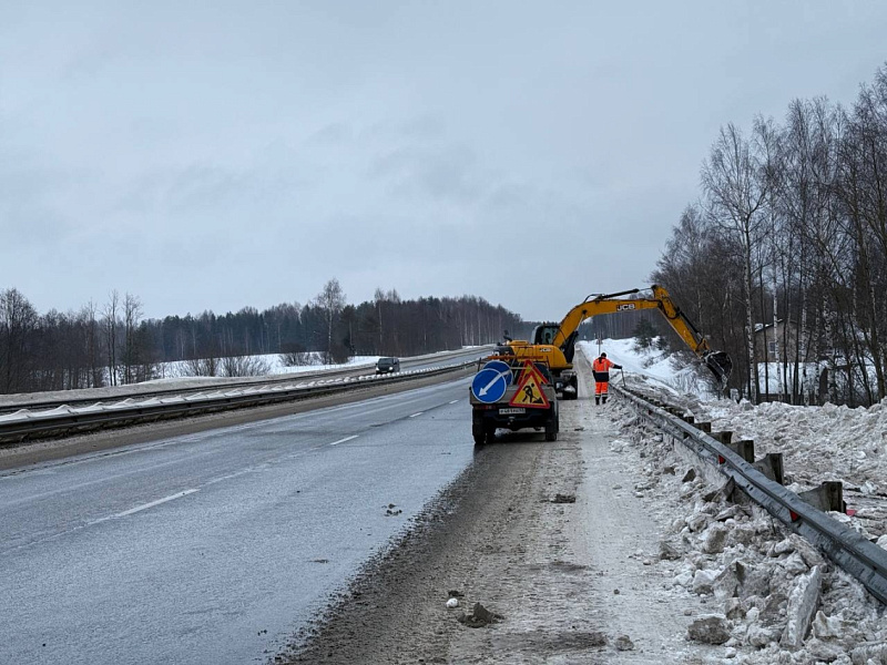  На дорогах Кировской области проводят противопаводковые работы
