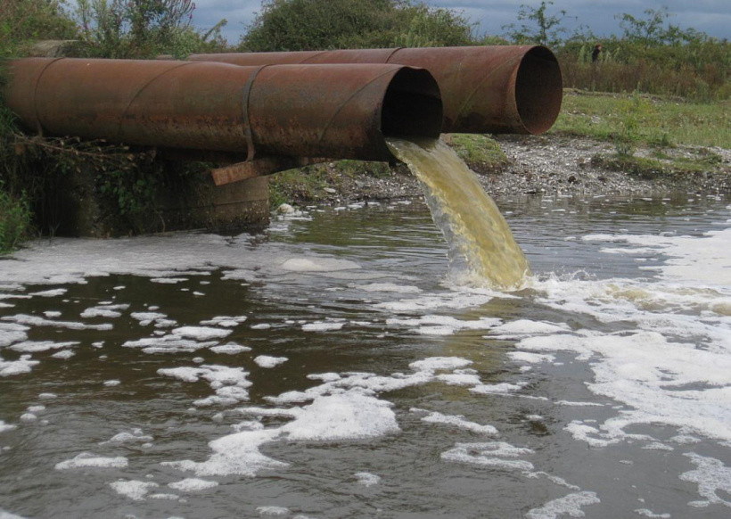 Предприятие в Кирово-Чепецком районе опасными стоками загрязняет реку