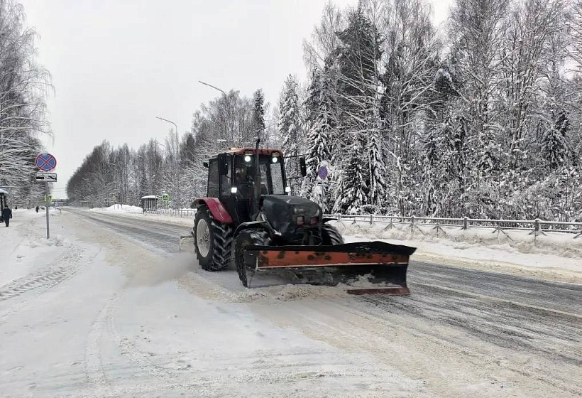 За праздничные дни в Кировской области обработали более 25 000 километров дорог