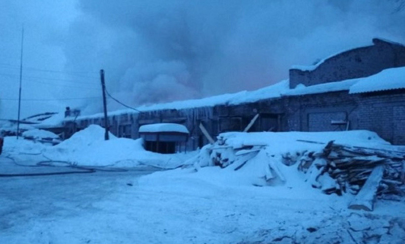 В Омутнинске сгорел гараж с 10 автобусами