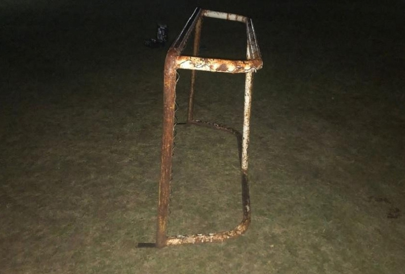 В Кировской области на школьной площадке на девочку упали хоккейные ворота