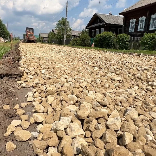 В поселке Ленинское пять улиц ремонтируют по «дорожному миллиарду»