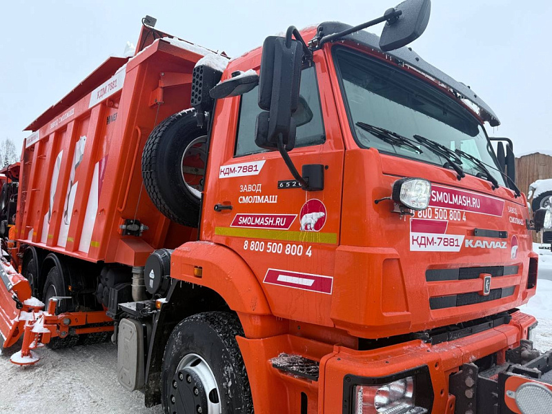 Для содержания дорог Кировской области приобрели еще 14 новых комбинированных дорожных машин