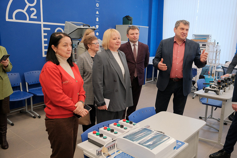 Депутаты Заксобрания обсудили взаимодействие предприятий и  Вятского автомобильно-промышленного колледжа