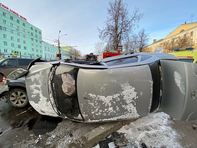 В центре Кирова в ДТП пострадала 8-летняя девочка