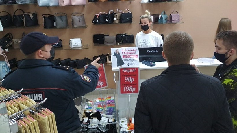 В Кирове полиция снова проверяет масочный режим в магазинах