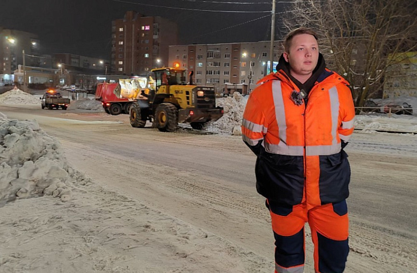 В Кирово-Чепецке началась уборка улиц от снега