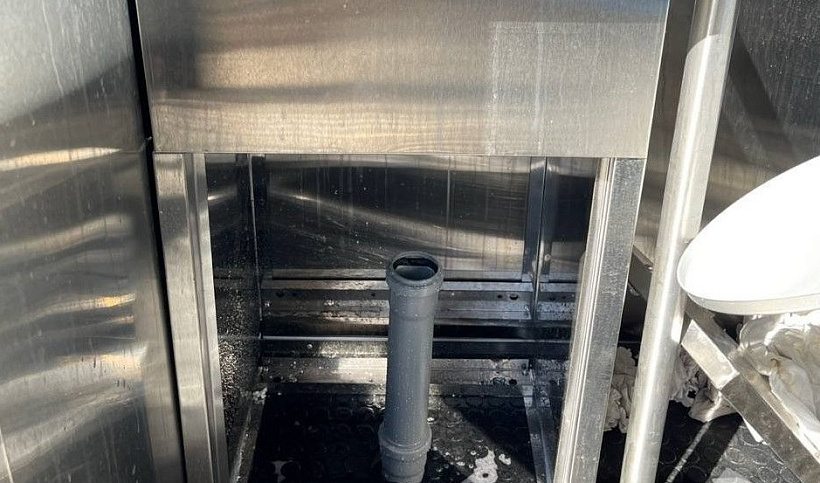 Вандалы в Кирове сломали общественный туалет в первый же час работы