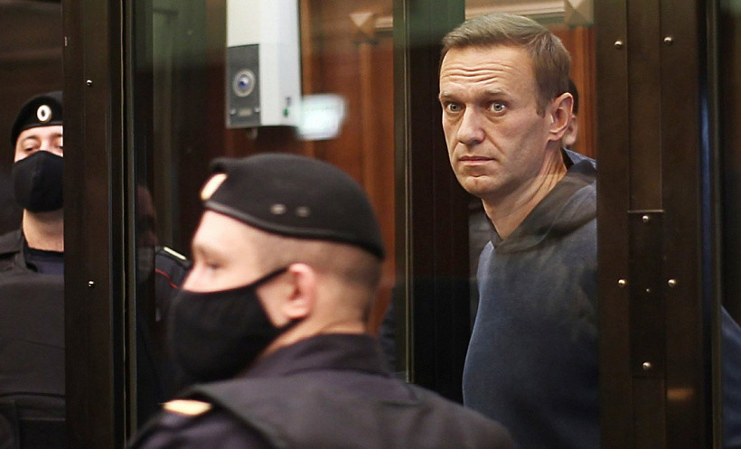 Навальному дали реальный срок. Его сторонники в Кирове вышли на пикеты