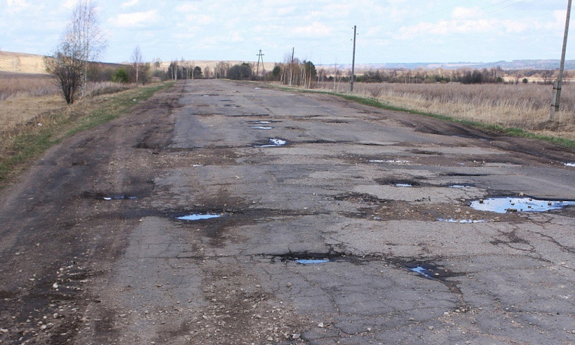 Названы самые плохие дороги Кировской области