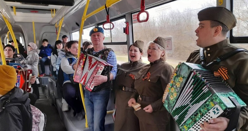 «Поющие автобусы» выйдут на улицы Кирова к Дню Победы