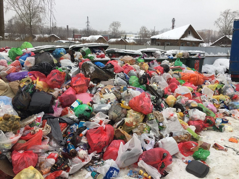 Роспотребнадзор обратился в Следком из-за мусорного коллапса в Кирове