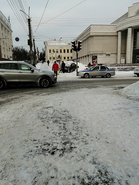 2 пешеходов сбили в центре Кирова  