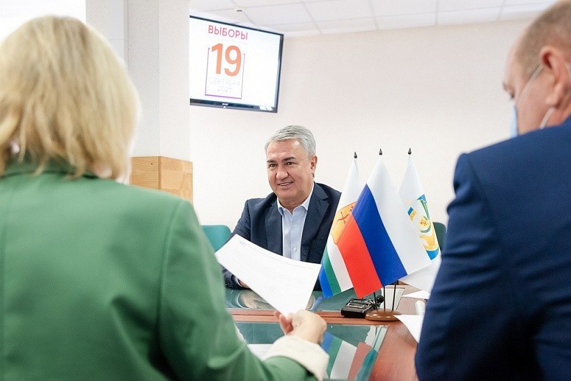 Рахим Азимов стал первым зарегистрированным кандидатом в депутаты Госдумы