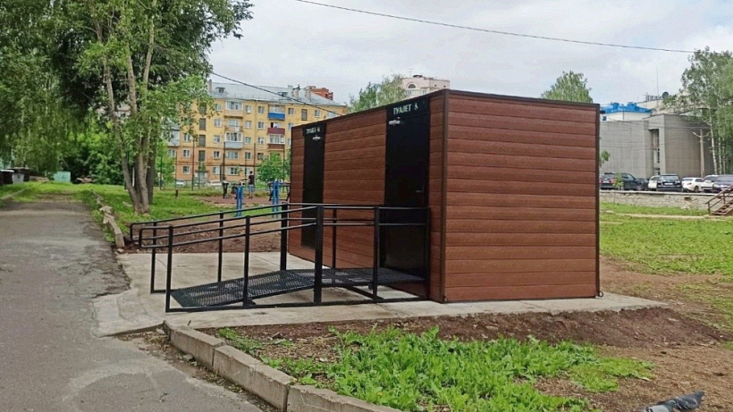 Вандалы портят новые общественные туалеты в Кирове