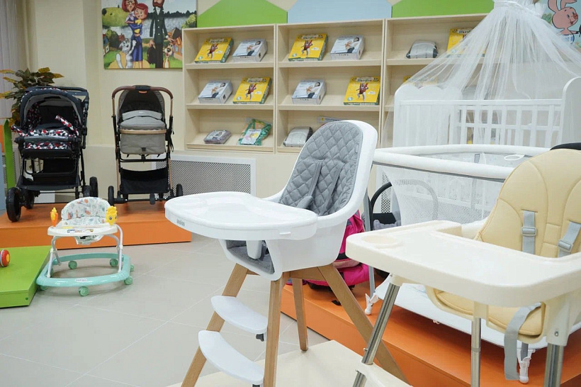 Поддержка семей в Кировской области: бесплатный прокат детских вещей расширяется