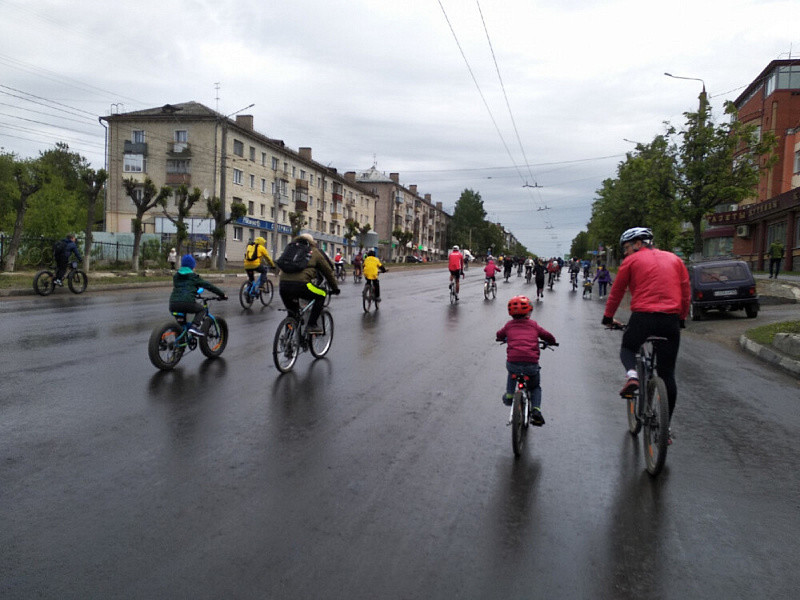 Кировчане проехали по городским улицам на велосипедах (Фото)