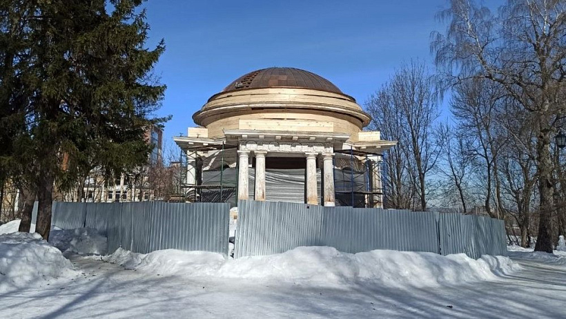 На центральной ротонде в Александровском саду завершили большую часть работ 