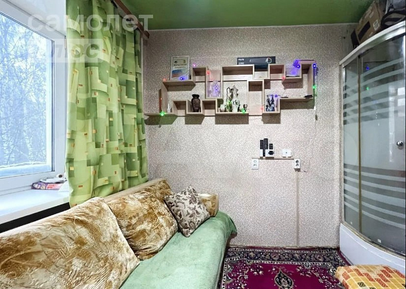 Душ напротив дивана: В Кирове выставили на продажу самую маленькую квартиру